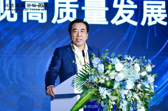 國家橡膠與輪胎工程技術(shù)研究中心主任、中國橡膠工業(yè)協(xié)會(huì)主席團(tuán)企業(yè)執(zhí)行主席、賽輪集團(tuán)董事長袁仲雪
