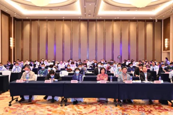 中國橡膠工業協會十屆二次常務理事擴大會議暨第二十二屆全國橡膠工業信息發布會在海口盛大召開 中國橡膠工業協會十屆二次常務理事擴大會議暨第二十二屆全國橡膠工業信息發布會在海口盛大召開
