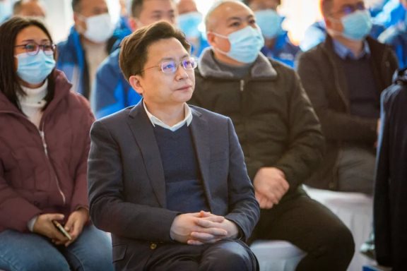 荊門高新區(qū)黨工委副書記、管委會常務副主任、掇刀區(qū)委副書記、區(qū)長王瑋
