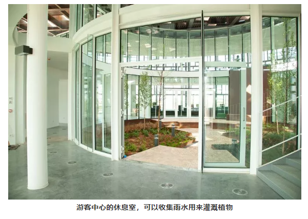 　游客中心的休息室，可以收集雨水用來灌溉植物