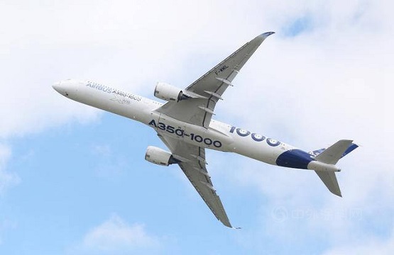 一架空客A350-1000飛機在進行飛行表演 一架空客A350-1000飛機在進行飛行表演