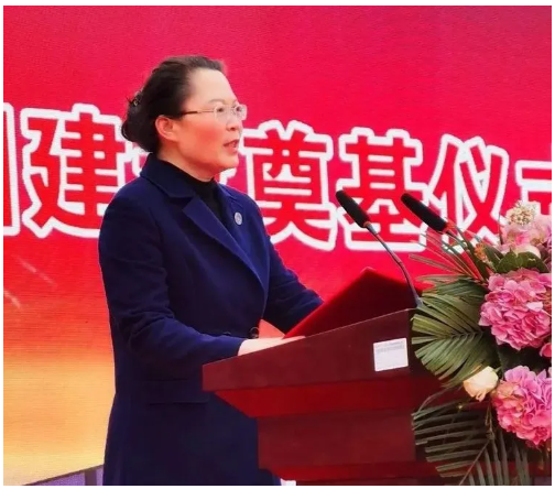 　王荔表示，在輪胎界，該項(xiàng)目將實(shí)現(xiàn)高質(zhì)、低耗、綠色高科技新型產(chǎn)業(yè)的目標(biāo)。