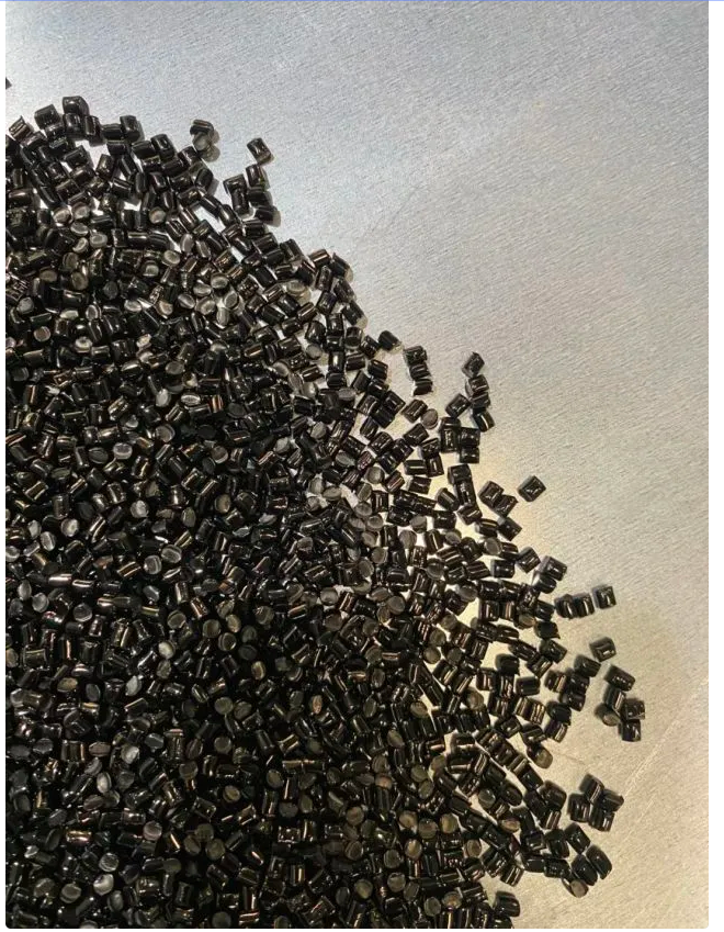 寶麗迪"黑色母粒"、"彩色母粒"這兩類占比超過50%的產(chǎn)品，均有使用卡博特的炭黑產(chǎn)品
