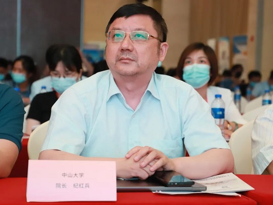 廣東省石油和化學(xué)工業(yè)行業(yè)協(xié)會(huì)副會(huì)長(zhǎng)兼中山大學(xué)化工研究院院長(zhǎng)紀(jì)紅兵 廣東省石油和化學(xué)工業(yè)行業(yè)協(xié)會(huì)副會(huì)長(zhǎng)兼中山大學(xué)化工研究院院長(zhǎng)紀(jì)紅兵