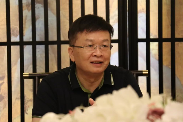廣西飼料工業協會常務副會長閉強主持