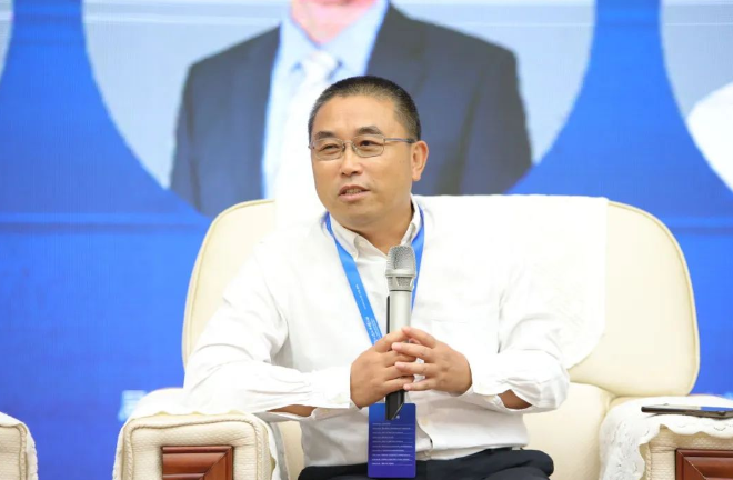 廣東省涂料行業(yè)協(xié)會(huì)會(huì)長、展辰新材料集團(tuán)股份有限公司董事長陳冰 廣東省涂料行業(yè)協(xié)會(huì)會(huì)長、展辰新材料集團(tuán)股份有限公司董事長陳冰