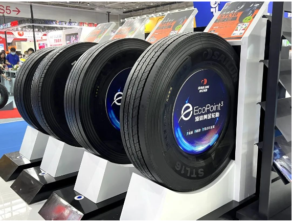 賽輪液體黃金輪胎產品自2021年12月發布以來，率先推向國內市場的液體黃金卡客車胎，節油、舒適、靜音性能突出，收獲廣泛好評。