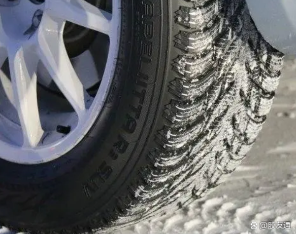 諾記使用歷史悠久的機(jī)車(chē)運(yùn)送材料 諾記使用歷史悠久的機(jī)車(chē)運(yùn)送材料