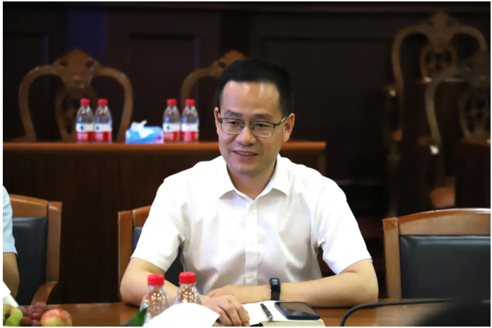 胡亞飛在致辭中表示，集泰股份十分榮幸加入市產促會，將在今后的溝通合作中，不斷探索新思路、新途徑，為公司及產業的發展注入新的活力。