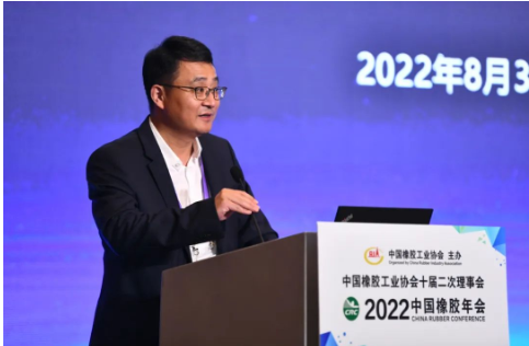 軟控董事長兼總裁官炳政表示，未來制造業的發展，軟件和平臺的作用將越發突顯，裝備是骨架，軟件是靈魂，而搭建起上下游互聯互通的平臺才能大踏步攜手共贏。此次發布的單機硬件、工業軟件以及行業平臺等新產品，其背后的思考也是基于這一邏輯，希望我們的努力、嘗試和探索，能為行業的發展尋得更多的可能。