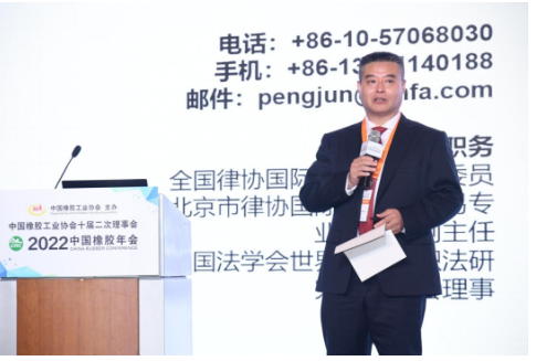 　彭俊把RCEP放在目前國際經貿規則競爭和博弈的整體態勢中進行分析，闡明其對貨物貿易、服務貿易和投資的作用，從而深入淺出地說明了RCEP與企業發展的關系。