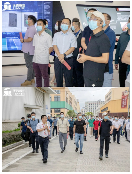 9月3日上午，在會(huì)議安排下，百余位與會(huì)嘉賓到天鐵股份橡膠產(chǎn)業(yè)園區(qū)參觀交流。