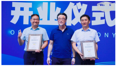 老虎新材料在中國市場，完成了在江蘇太倉、廣東清遠、成都眉山的基地布局，而且駱飆不只是大中華區的CEO，還兼著這三個生產基地的總經理。