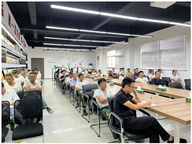 　相信通過(guò)本次會(huì)議的召開，制造中心全體員工在下一階段的工作中會(huì)更加進(jìn)一步鞏固和提升安全管理能力，嚴(yán)格落實(shí)安全生產(chǎn)主體責(zé)任，始終繃緊安全生產(chǎn)弦，確保公司安全環(huán)保形勢(shì)平穩(wěn)向好，為公司的高質(zhì)量發(fā)展?fàn)I造更加穩(wěn)定的安全環(huán)境。