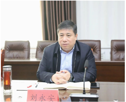 　同時，八億橡膠董事長也由許守亮變更為紀(jì)玉華，據(jù)悉，紀(jì)玉華之前為八億橡膠副總經(jīng)理，宋二華也同樣曾擔(dān)任豐源輪胎公司副總經(jīng)理。