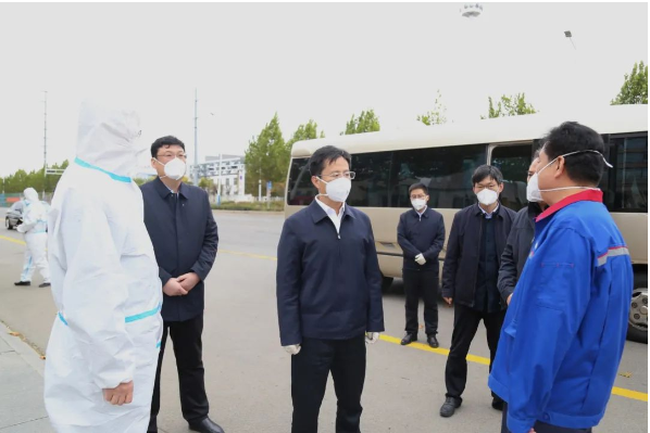 陳偉頌先后到稻莊鎮東杜村、樂安街道同和小區、山東興達鋼簾線有限公司、廣饒宏源熱力有限公司等地進行實地查看