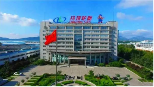 郭大為先后在多家項目現(xiàn)場實地察看，其中包括銅川玲瓏年產(chǎn)1520萬套高性能子午鋼輪胎生產(chǎn)線項目。