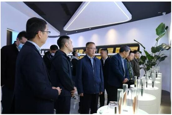 李浩杰表示,公司目前銷售市場主要集中在貴州及西南地區,2022年前三季度營收實現同比增長約30%。下一步,固達將穩步推進二期項目建設,進一步做大規模,推動企業不斷做優做強做大。 李浩杰表示,公司目前銷售市場主要集中在貴州及西南地區,2022年前三季度營收實現同比增長約30%。下一步,固達將穩步推進二期項目建設,進一步做大規模,推動企業不斷做優做強做大。