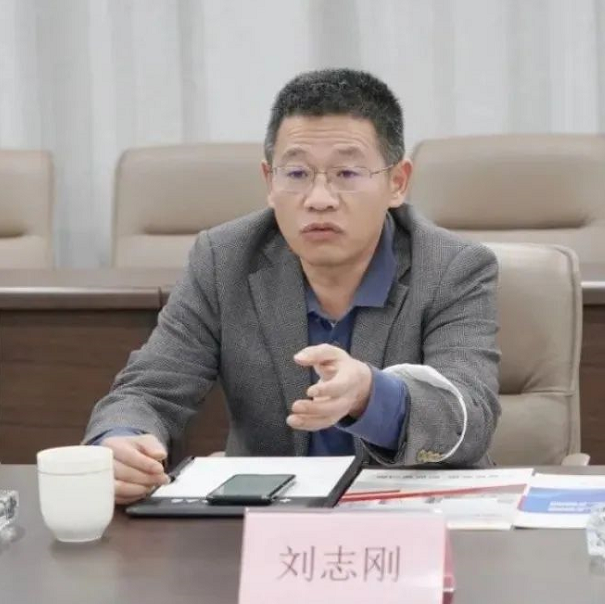 劉志剛介紹了中交集團的發展歷程、重大貢獻、重大區域、重大市場，表示今天的到訪感受到了華凌的力量以及華凌的經營理念，期待與華凌展開深入的合作，一起助力章丘高質量發展。