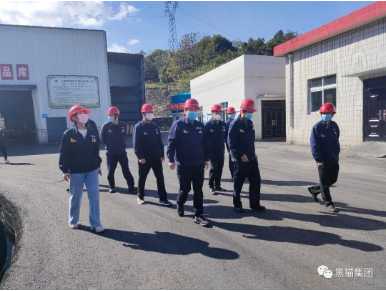 王耀強調,要強化政治自覺和責任擔當,層層壓實責任,抓實抓細防風險、保安全各項工作,切實織密織牢疫情防控和安全生產的“安全網”。要嚴格執行“疫情要防住、生產要安全”的工作方針,采取有力有效措施,真正做到“兩手抓”“兩手硬”。 王耀強調,要強化政治自覺和責任擔當,層層壓實責任,抓實抓細防風險、保安全各項工作,切實織密織牢疫情防控和安全生產的“安全網”。要嚴格執行“疫情要防住、生產要安全”的工作方針,采取有力有效措施,真正做到“兩手抓”“兩手硬”。
