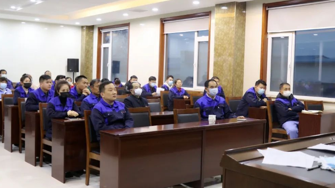 山東濱澳電線電纜有限公司召開了全體職工安全生產(chǎn)會(huì)議，濱澳線纜全體職工參加了會(huì)議。會(huì)議由濱澳線纜董事長(zhǎng)董桂光主持。