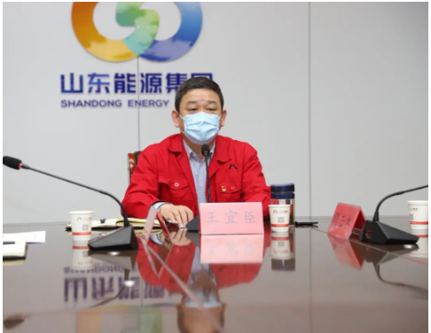會議首先傳達了集團公司兩次疫情防控會議精神和疫情防控明白紙，并就優化和調整防控措施進行了全面部署。
