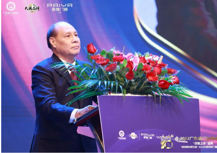 省門業(yè)協(xié)會創(chuàng)會會長、理事長、潤成創(chuàng)展董事長關(guān)潤開 省門業(yè)協(xié)會創(chuàng)會會長、理事長、潤成創(chuàng)展董事長關(guān)潤開