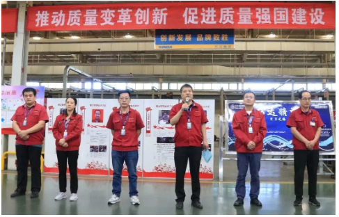 在品質(zhì)提升上,2022年,萬達(dá)寶通輪胎公司通過實施精益管理、標(biāo)桿生產(chǎn)線打造、質(zhì)量管理月等活動,完成了IATF16949再認(rèn)證審核,SONCAP認(rèn)證,SASO認(rèn)證,R117認(rèn)證等多個審核及CCC系列證書換證、巴西年度監(jiān)督審核和國家實驗室審核。 在品質(zhì)提升上,2022年,萬達(dá)寶通輪胎公司通過實施精益管理、標(biāo)桿生產(chǎn)線打造、質(zhì)量管理月等活動,完成了IATF16949再認(rèn)證審核,SONCAP認(rèn)證,SASO認(rèn)證,R117認(rèn)證等多個審核及CCC系列證書換證、巴西年度監(jiān)督審核和國家實驗室審核。