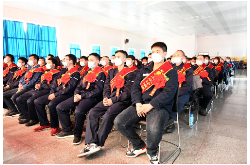 會(huì)議的最后，董事長(zhǎng)劉鵬達(dá)向大會(huì)作總結(jié)發(fā)言。劉董首先向?qū)居羞^幫助、做過貢獻(xiàn)、付出過努力和汗水的所有人表示感謝。他指出，任何時(shí)代艱苦奮斗、有責(zé)任、敢擔(dān)當(dāng)都是可貴品質(zhì)，大家在今后的工作中要戒驕戒躁、謙虛謹(jǐn)慎，助力公司邁上新臺(tái)階。同時(shí)劉董特別強(qiáng)調(diào)了個(gè)人的“價(jià)值體現(xiàn)”，他希望公司能成為員工實(shí)現(xiàn)個(gè)人價(jià)值的平臺(tái)，讓員工在工作中找到歸屬感、安全感、價(jià)值感。