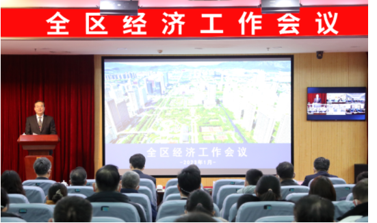1月29日，在“臨港區(qū)2022年度總結(jié)表彰暨2023年工作動(dòng)員大會(huì)”上，三角輪胎威海華茂橡膠科學(xué)技術(shù)分公司獲授“納稅明星獎(jiǎng)”，三角輪胎股份有限公司獲2022年度“對外開放突出貢獻(xiàn)企業(yè)”表彰。