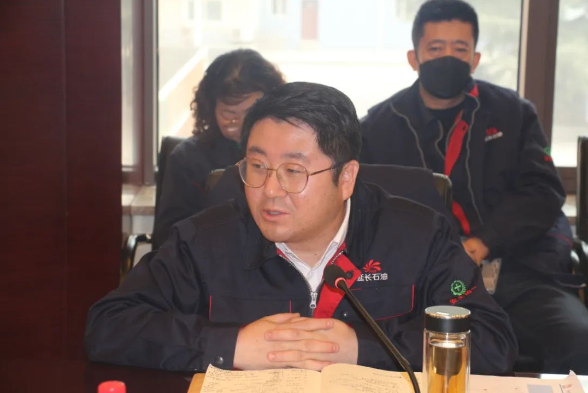 會上,企業(yè)管理部、市場部和財務(wù)部通報了1月份工作完成情況,安排了2月份重點工作任務(wù),各生產(chǎn)單位對1月份工作進行了匯報。公司各部門、各單位負責(zé)人40余人參加會議。 會上,企業(yè)管理部、市場部和財務(wù)部通報了1月份工作完成情況,安排了2月份重點工作任務(wù),各生產(chǎn)單位對1月份工作進行了匯報。公司各部門、各單位負責(zé)人40余人參加會議。