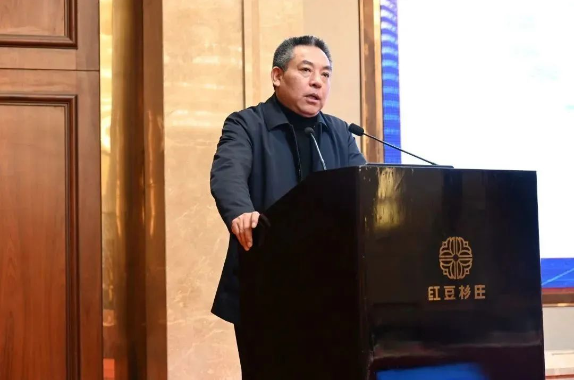 同時,總經理程金元也表示,新的一年,公司將以創(chuàng)新為核心、以產品力、渠道力、營銷力為抓手,加速國際化、智能化、綠色化發(fā)展,朝著戰(zhàn)略目標而繼續(xù)努力奮斗。 同時,總經理程金元也表示,新的一年,公司將以創(chuàng)新為核心、以產品力、渠道力、營銷力為抓手,加速國際化、智能化、綠色化發(fā)展,朝著戰(zhàn)略目標而繼續(xù)努力奮斗。