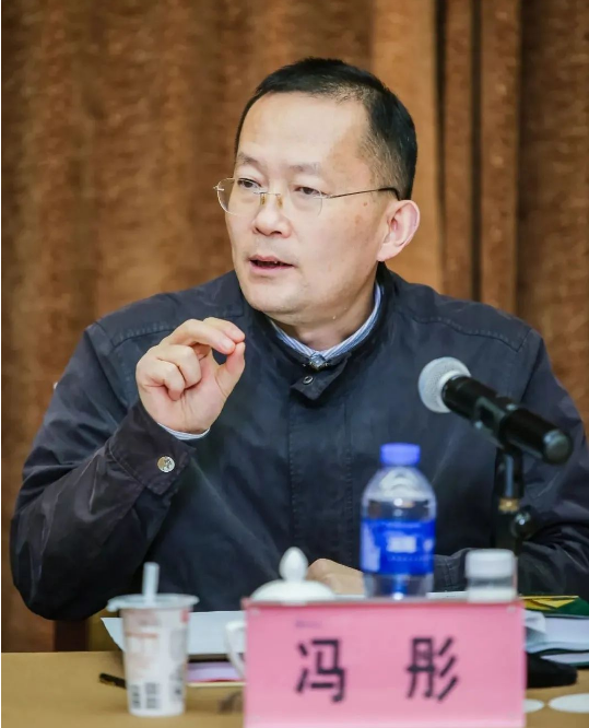 馮彤在總結(jié)講話中對為廣墾橡膠事業(yè)發(fā)展做出貢獻的老一輩領(lǐng)導(dǎo)及同事們表示衷心感謝,沒有當年的不懈奮斗,也就沒有今天的良好發(fā)展局面。 馮彤在總結(jié)講話中對為廣墾橡膠事業(yè)發(fā)展做出貢獻的老一輩領(lǐng)導(dǎo)及同事們表示衷心感謝,沒有當年的不懈奮斗,也就沒有今天的良好發(fā)展局面。