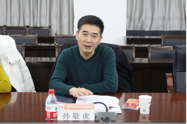 陜西省商務廳副廳長孫敬虎一行到延長橡膠公司調研座談,公司總經理張航偉、營銷總監王國強及相關部門負責人參加了會談。 陜西省商務廳副廳長孫敬虎一行到延長橡膠公司調研座談,公司總經理張航偉、營銷總監王國強及相關部門負責人參加了會談。