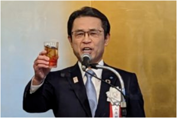 橫濱橡膠社長山石昌孝稱,公司今年要穩步推進中期經營計劃。他預測,市場價格競爭會加劇,需提升高附加值產品銷售比例來盈利。 橫濱橡膠社長山石昌孝稱,公司今年要穩步推進中期經營計劃。他預測,市場價格競爭會加劇,需提升高附加值產品銷售比例來盈利。