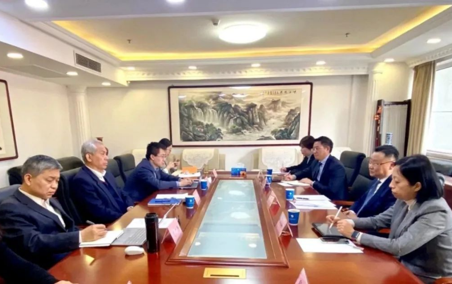 中國石油和化學工業聯合會(CPCIF)黨委書記李云鵬近日會見了卡博特公司執行副總裁、高性能材料業務總裁、亞太區總裁朱戟一行，雙方就進一步深化合作、共同推進高質量發展等方面進行了充分交流。此次會談在促進中國化工行業健康持續、綠色發展等方面具有重要的意義。