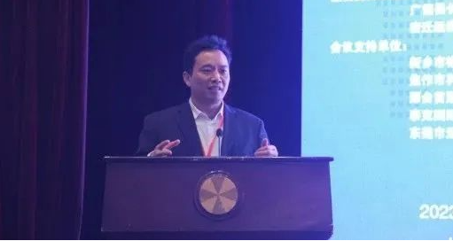 廢橡膠綜合利用分會秘書長祁學智匯報了行業發展基本情況，剖析了當前行業發展的難點和痛點。他認為，廢橡膠綜合利用行業的發展，需要進一步增強規范意識，樹立規范發展理念;要從長遠視角審視當前行業和企業的發展;要樹立品牌意識，以品質贏得市場和未來，以創新來應對未來的新的變化;要積極創新，實現降本增效、節能減排。