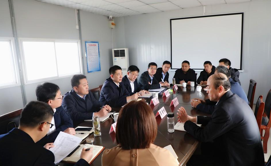 濱州市沾化區(qū)委副書記、區(qū)長趙東率隊前往山東日科橡塑科技有限公司三期項目，就項目建設(shè)推進中遇到的問題進行了現(xiàn)場辦公會議。  會上，趙東與相關(guān)職能部門研究解決辦法，提出了一系列優(yōu)化營商環(huán)境和要素環(huán)境的建議，力求協(xié)調(diào)各部門、優(yōu)化企業(yè)辦事流程，促進企業(yè)高質(zhì)量發(fā)展。