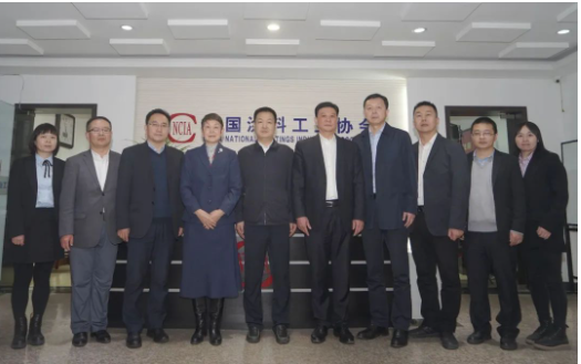 中國涂料工業協會與濮陽市人民政府進行了一次深入交流，雙方就可持續發展、濮陽綠色涂料產業園區建設及未來相關合作事宜展開了討論。這次會議，不僅加深了雙方的友好合作關系，更為濮陽的涂料產業的可持續發展注入了新的動力。