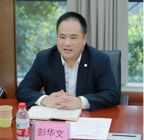 彭華文在技術(shù)交流會(huì)上對(duì)TPL國(guó)重的科研實(shí)力及其對(duì)中國(guó)軌道交通事業(yè)的貢獻(xiàn)表示了肯定，并提出了新的科研設(shè)想。他希望雙方能夠加強(qiáng)合作，共同解決行業(yè)難題，為人民群眾的生活帶來(lái)更多的福利。