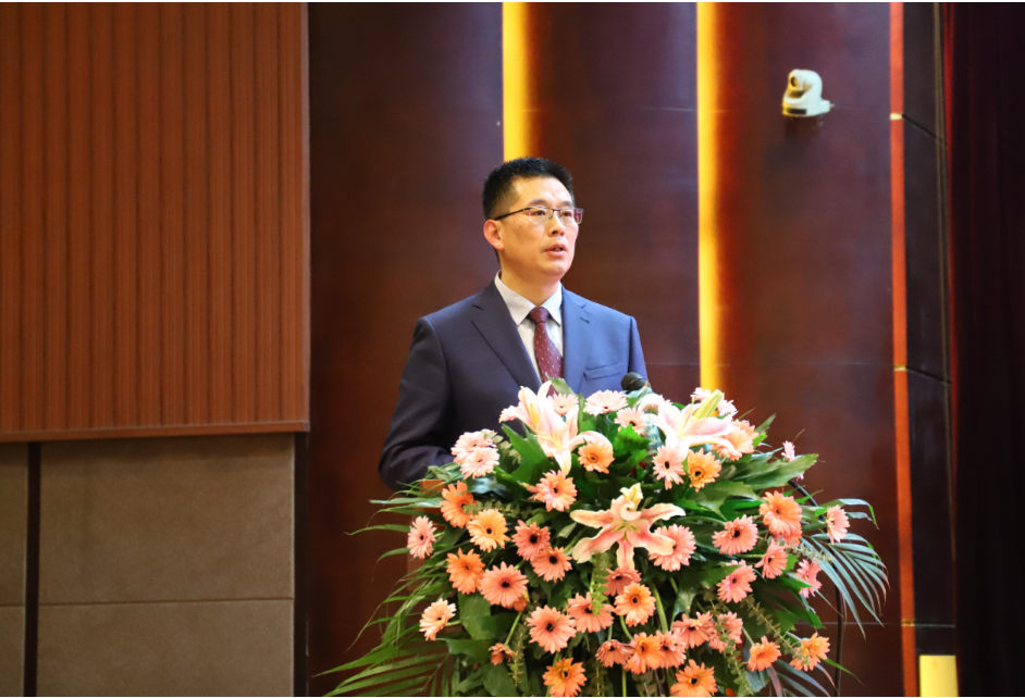 會上，對2022年優秀供應商進行了表彰。美晨工業集團董事長王永剛作總結講話，回顧了公司近三年的經營業績及發展成果，對各位合作伙伴在與美晨同舟共濟、共克時艱，所做出的積極努力與突出貢獻表示感謝，并對合作伙伴在共創共贏、協作交流、降本增效、精益管理、產能儲備、誠信廉潔等方面提出了期許。
