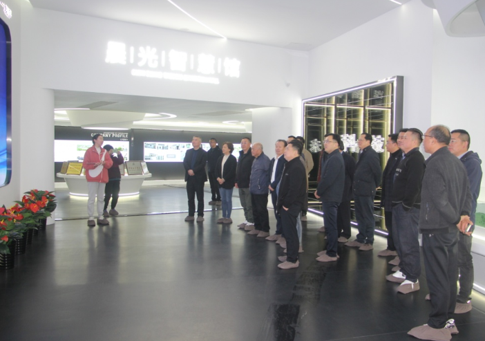 會議上，涂料行業(yè)協(xié)會秘書長丁智向與會代表匯報了2022年協(xié)會工作總結(jié)和2023年工作計劃，并提出了具體措施。該工作報告隨后經(jīng)經(jīng)理事會討論一致通過。大會還聽取了輪值會長安敏琦所做的《2022年協(xié)會財務(wù)報告》，并獲得審議通過。大會宣布關(guān)于協(xié)會人事調(diào)整提交江蘇省涂料行業(yè)協(xié)會第四屆理事會，提交大會審議并獲得通過。