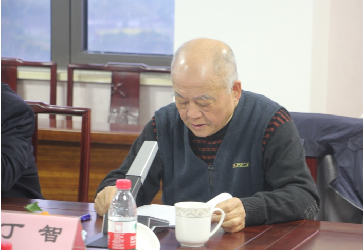 江蘇省涂料行業(yè)協(xié)會第四屆第一次常務(wù)理事會暨會長工作會在江蘇晨光涂料有限公司五樓會議室召開。會議由協(xié)會秘書長丁智主持，協(xié)會會長、副會長、秘書長17人出席了本次會議。參加本次會議的嘉賓有多位企業(yè)董事長、總經(jīng)理等人。