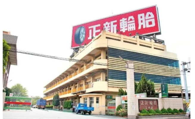 正新橡膠去年的稅后凈利潤為49.61億臺幣，同比減少了5.86%。然而，該公司表示，除了積極開發(fā)新能源汽車輪胎，布局汽車產業(yè)趨勢外，他們還協(xié)助大客戶裕隆日產汽車開發(fā)下一代X-Trail輪胎，這將成為公司未來營收成長的動力之一。同時，該公司也在積極搶占新興市場，著重開發(fā)新能源汽車輪胎，以滿足市場需求。