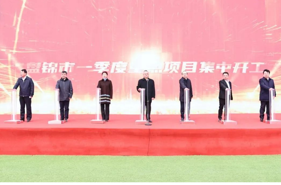 該項(xiàng)目依托遼濱經(jīng)開(kāi)區(qū)內(nèi)豐富的裂解碳五資源和區(qū)位優(yōu)勢(shì)，利用國(guó)橡中心先進(jìn)的乙腈法碳五分離技術(shù)和液相混煉技術(shù)，生產(chǎn)綠色新材料，為綠色輪胎提供更低滾動(dòng)阻力、更短制動(dòng)距離、更好耐磨性的綠色橡膠新材料。