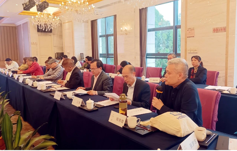 與會理事們就如何為會員企業賦能、增強會員凝聚力、辦好商會等議題提出了許多一針見血的意見，形成了多個優質的實施方案，就商會建設方面達成共識。