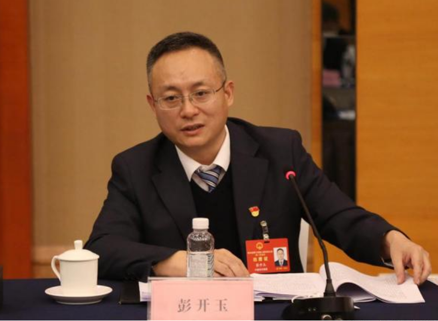貴州輪胎黨委書記、董事長黃舸舸表示，貴州輪胎將緊密圍繞輪胎制造產業的鋼簾線需求，通過產業創新和優勢互補，逐步填補貴州在輪胎鋼簾線領域的技術、產品和產業空白，并最終形成“簾線鋼盤條制造—鋼簾線制品加工—輪胎鋼簾線使用”的完整產業鏈。
