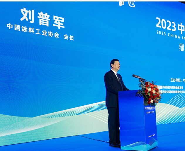 劉普軍指出，過去的一年，國際形勢復雜多變，世紀疫情反復延宕，經濟復蘇動力不足，面對多重困難和嚴峻考驗，中國涂料人沉著應對，勇毅前行，成功實現中國連續14年穩居全球涂料生產和消費大國第一位，涂料總產值超過4500億元，其上下游輻射相關行業產值高達4.5萬億元，充分表明涂料產業在我國社會經濟發展中所起的作用舉足輕重，交出了一份令國人滿意、世人矚目的圓滿答卷。