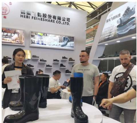 鶴壁飛鶴公司展現(xiàn)實(shí)力，多款新品吸引勞保會(huì)客戶關(guān)注！