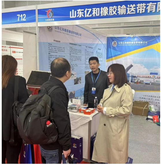 在參加這次展會(huì)中，億和輸送帶公司向廣大客戶(hù)展示了良好的企業(yè)形象，擴(kuò)大品牌宣傳和影響力，發(fā)掘了更多潛在客戶(hù)，為今后市場(chǎng)開(kāi)拓和訂單成交奠定基礎(chǔ)。億和輸送帶公司參展人員熱情接待客戶(hù)，圍繞公司在產(chǎn)品性能、品牌建設(shè)、技術(shù)服務(wù)等方面優(yōu)勢(shì)特點(diǎn)進(jìn)行細(xì)致介紹和深入交流。